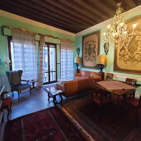 Luxury Near Rialto Bridge Apartment *