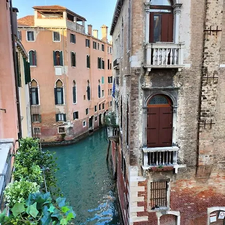 Luxury Near Rialto Bridge Apartment *